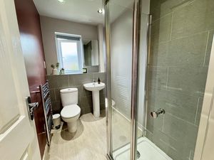 Master Bedroom En-Suite- click for photo gallery